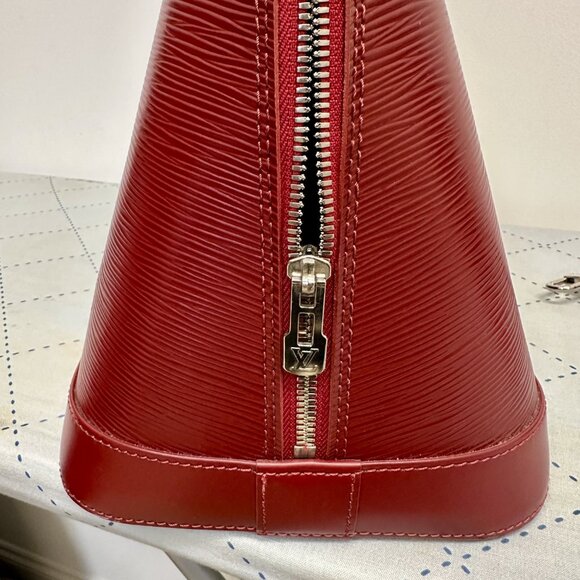 Timeless LV Alma GM in Rubis Red - Picture 9 of 12